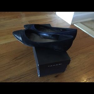 Tahari- Modern Shoes- New with box